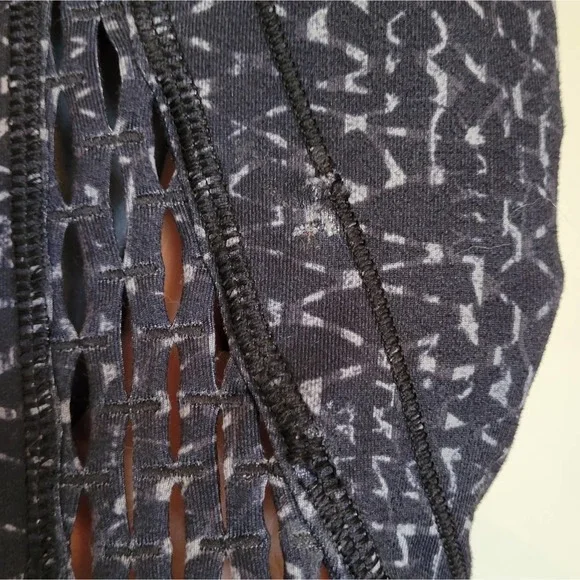 Lululemon True Self Crop II Samba Snake Battleship 6 - Picture 6 of 7